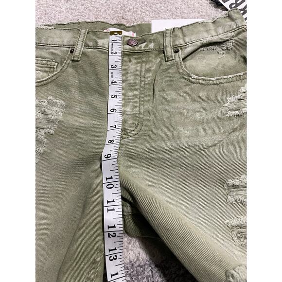 NWT BDG Urban Outfitters Women's Size 26 Dropped Waist Destroy Denim Short Green - Picture 2 of 8